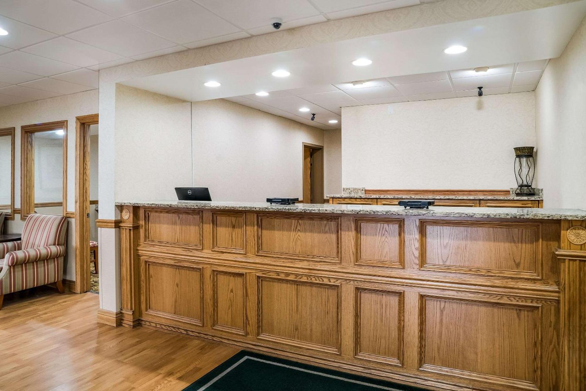 Quality Inn & Suites Saginaw Εξωτερικό φωτογραφία