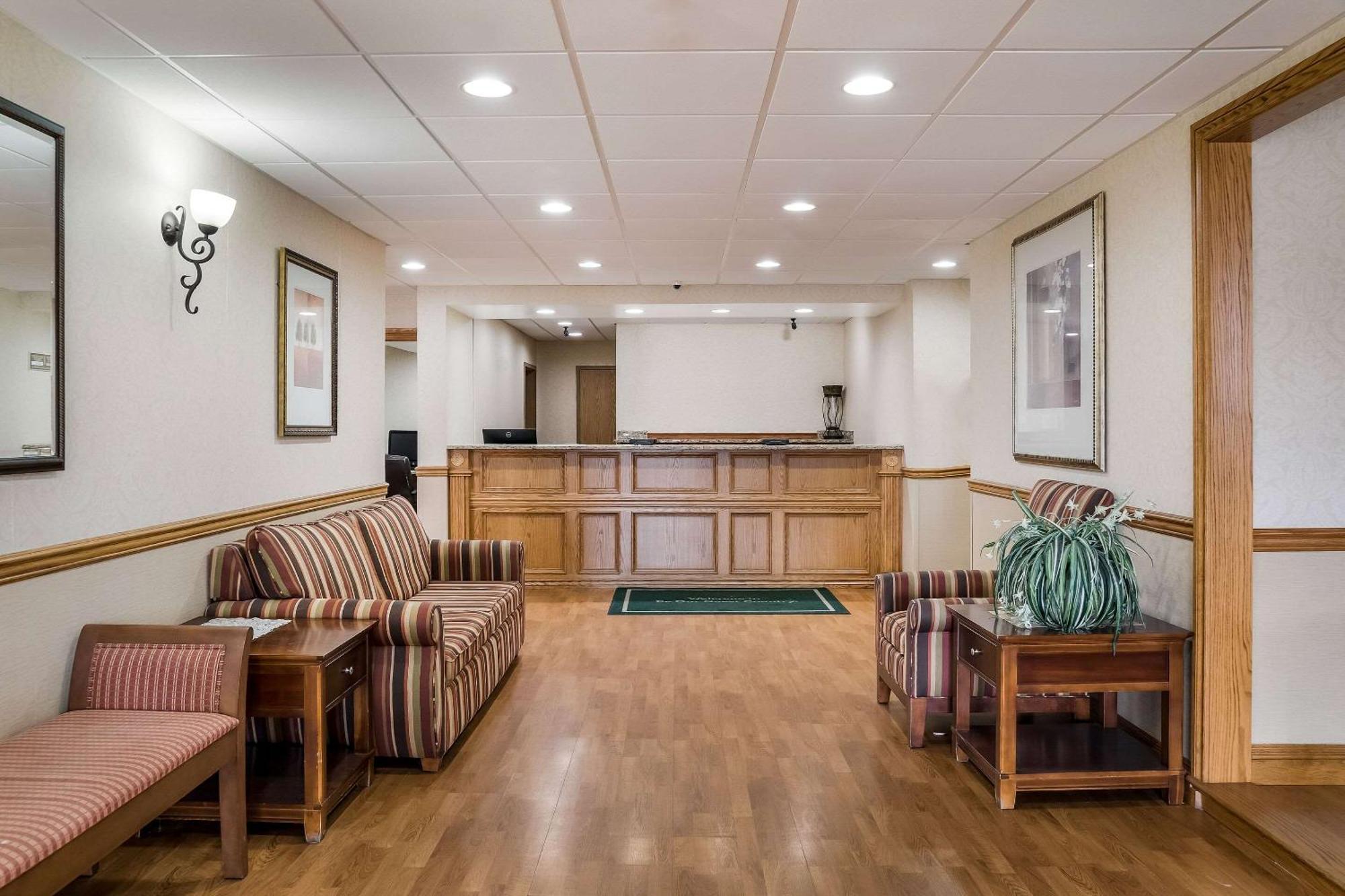 Quality Inn & Suites Saginaw Εξωτερικό φωτογραφία