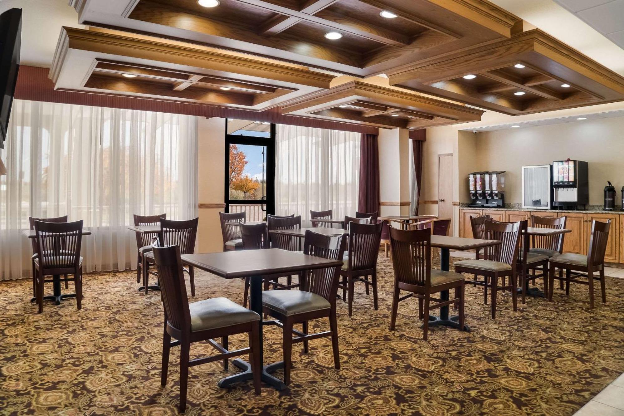 Quality Inn & Suites Saginaw Εξωτερικό φωτογραφία