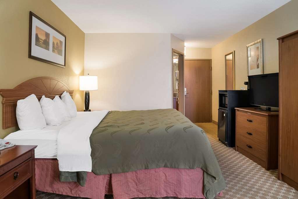 Quality Inn & Suites Saginaw Δωμάτιο φωτογραφία