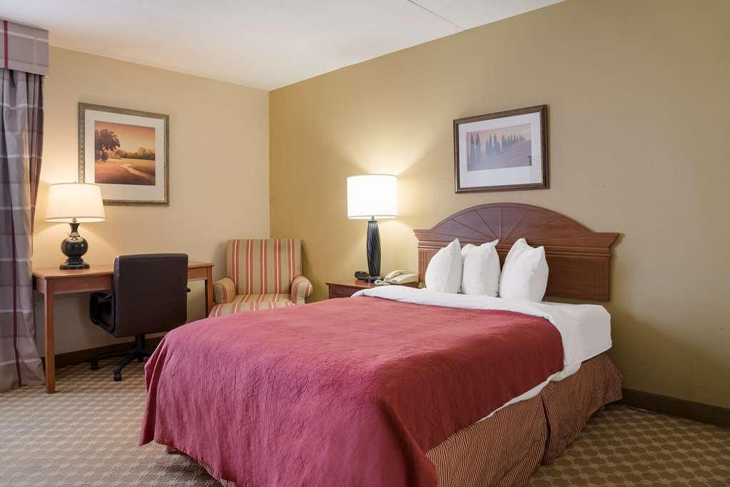 Quality Inn & Suites Saginaw Δωμάτιο φωτογραφία