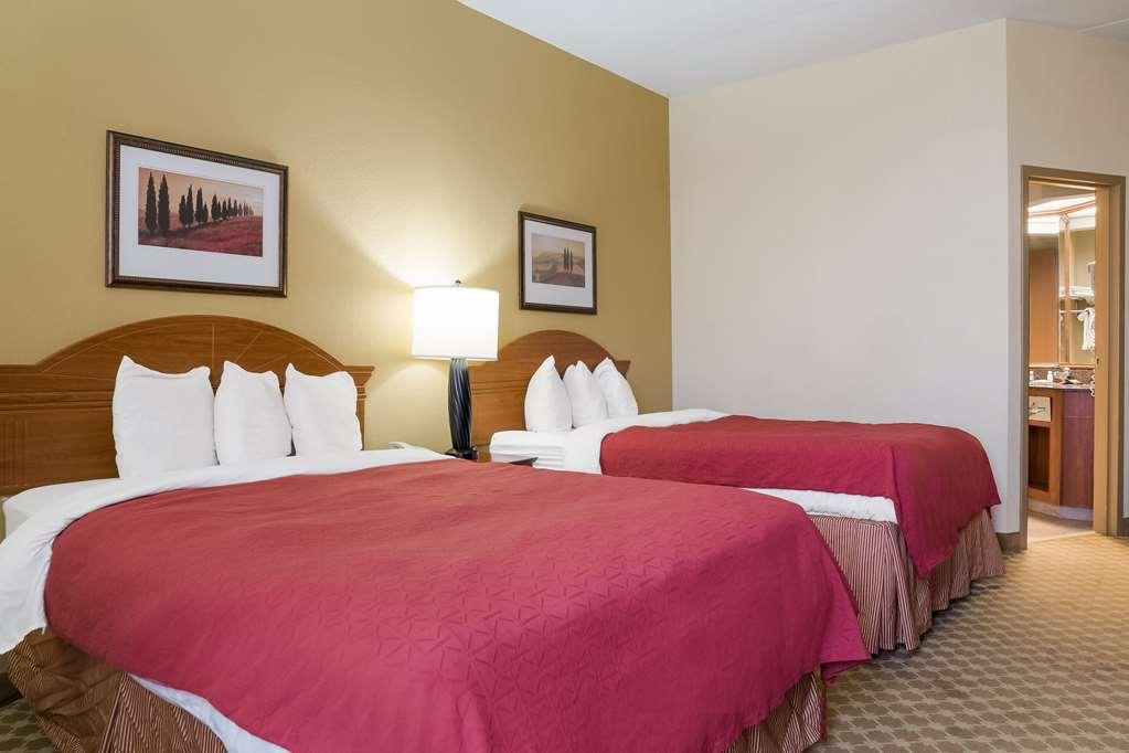 Quality Inn & Suites Saginaw Δωμάτιο φωτογραφία