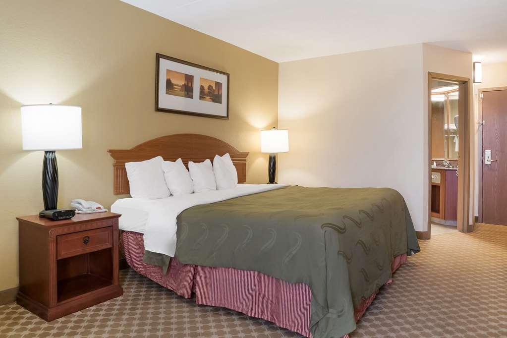 Quality Inn & Suites Saginaw Δωμάτιο φωτογραφία