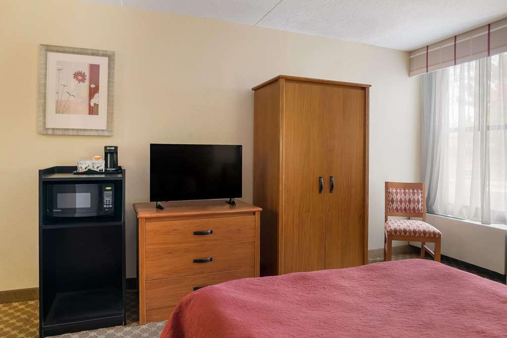 Quality Inn & Suites Saginaw Δωμάτιο φωτογραφία