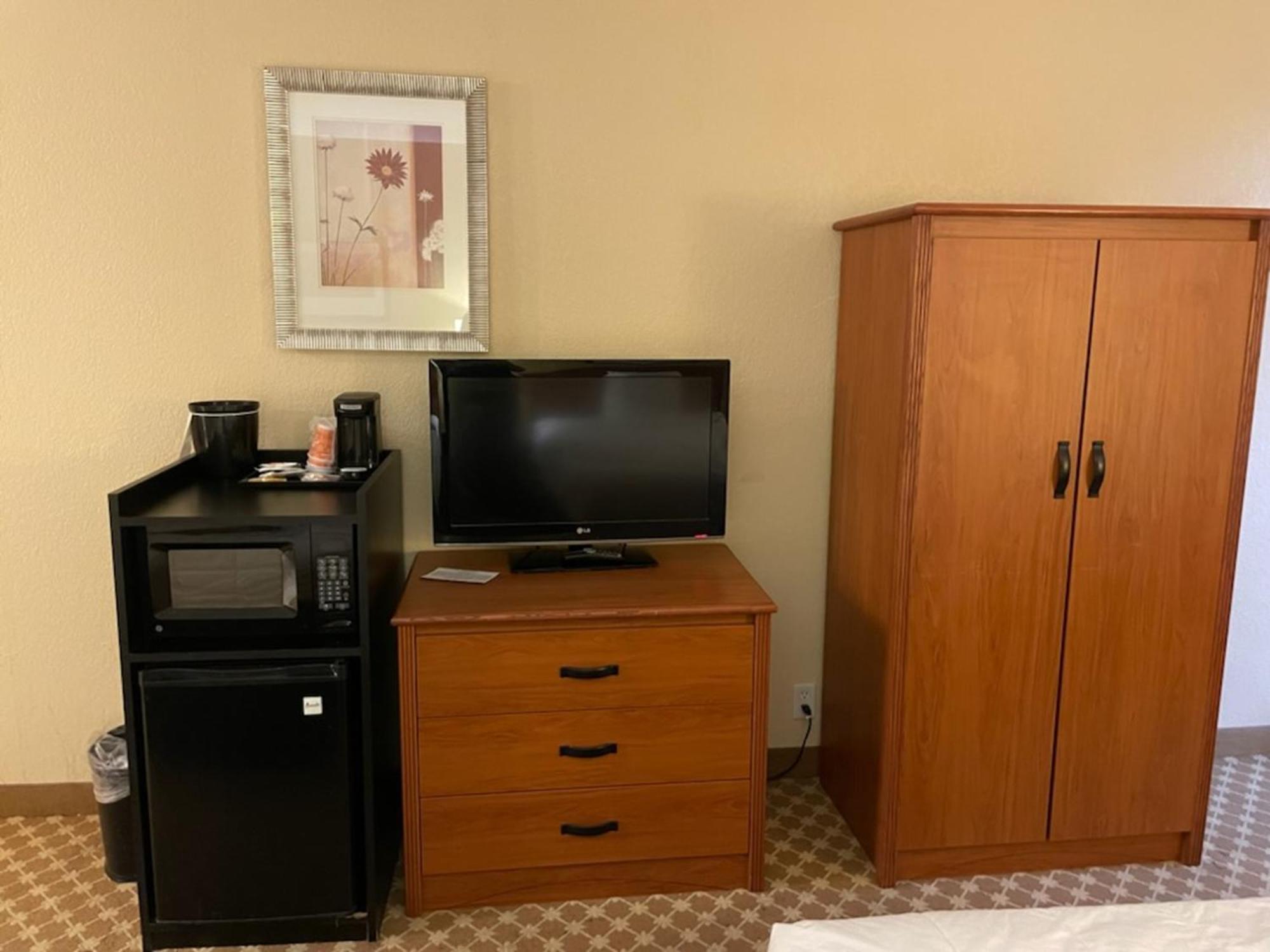 Quality Inn & Suites Saginaw Εξωτερικό φωτογραφία
