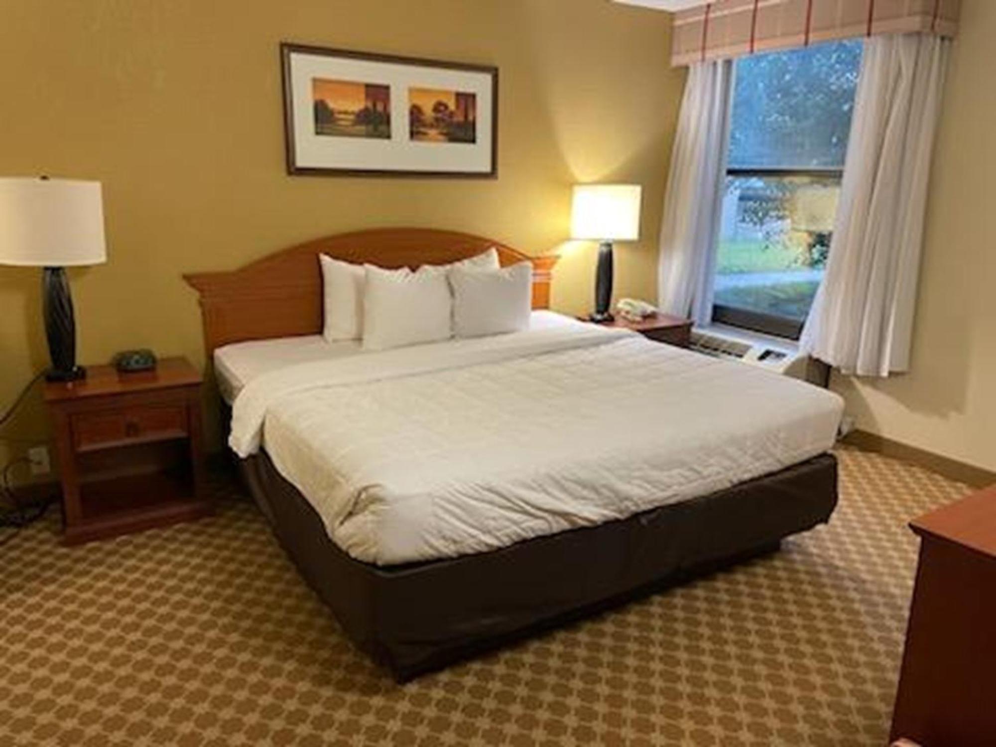 Quality Inn & Suites Saginaw Εξωτερικό φωτογραφία