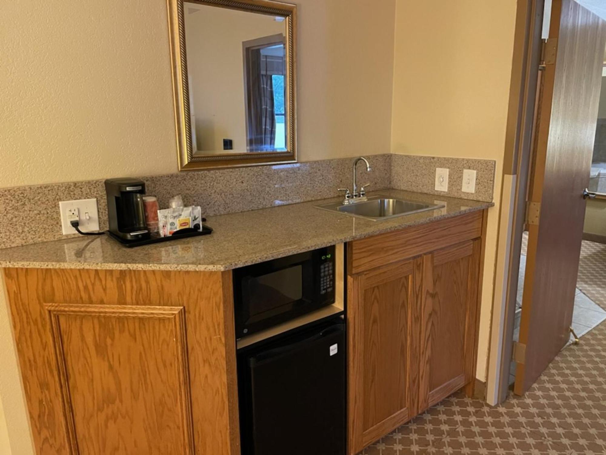 Quality Inn & Suites Saginaw Εξωτερικό φωτογραφία