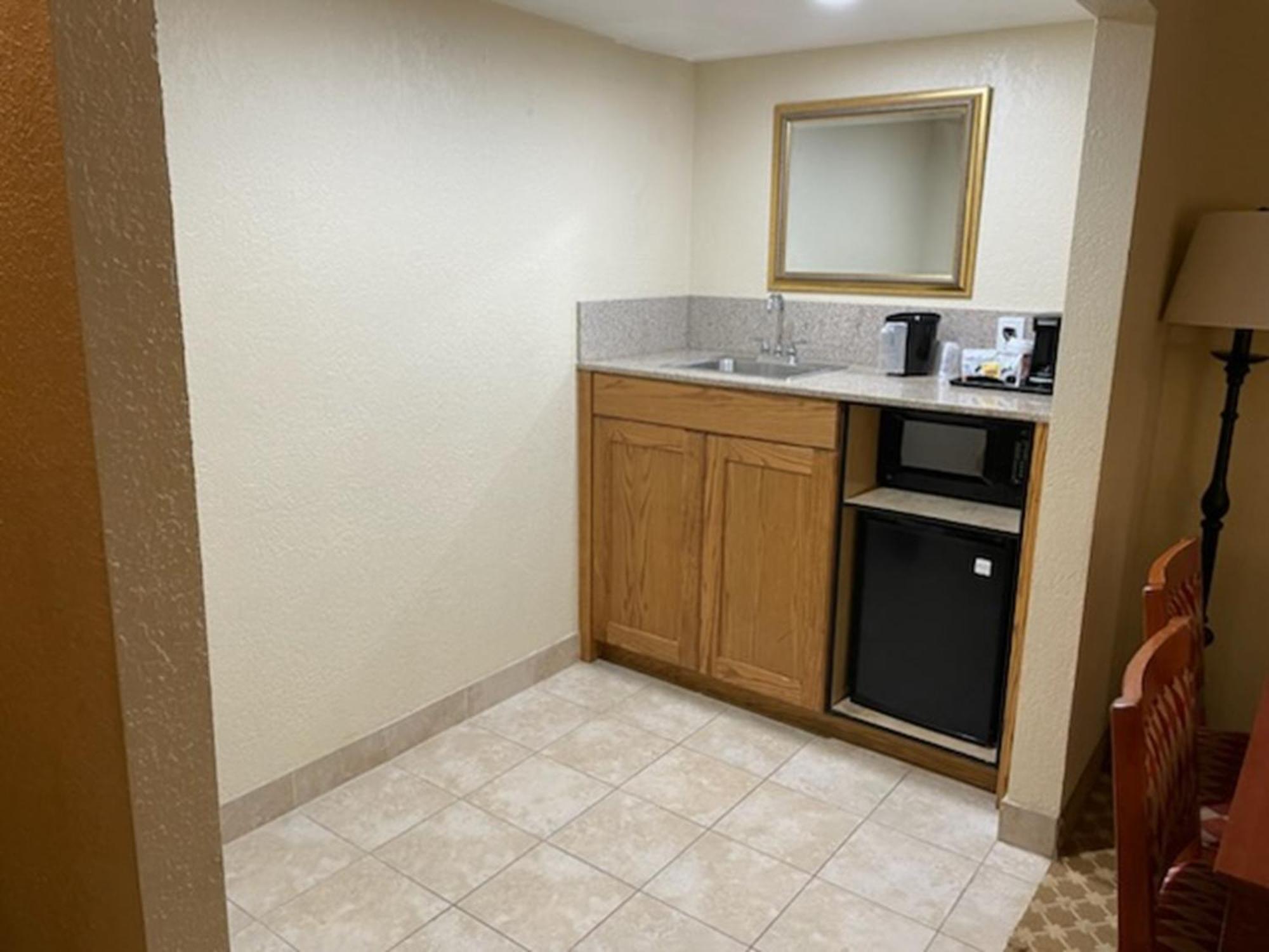 Quality Inn & Suites Saginaw Εξωτερικό φωτογραφία