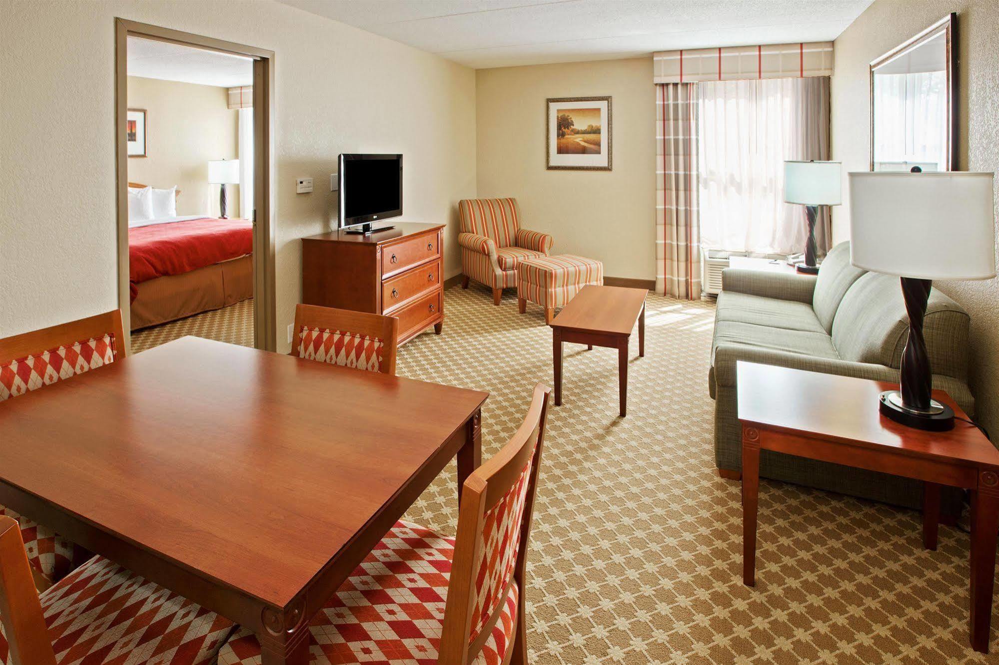 Quality Inn & Suites Saginaw Δωμάτιο φωτογραφία